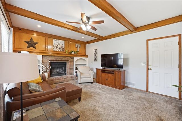 8050 Lakeview Avenue, Lenexa, KS 66219