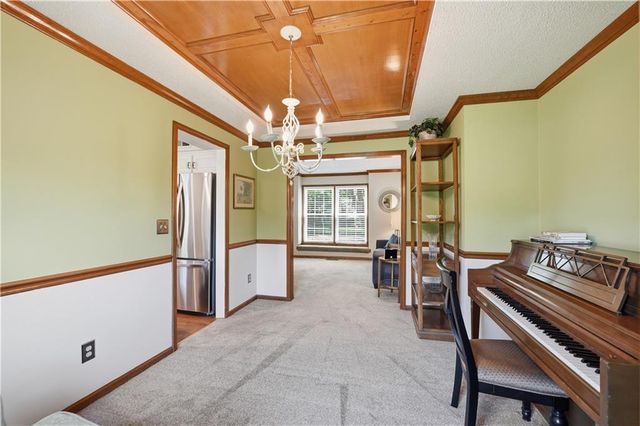 8050 Lakeview Avenue, Lenexa, KS 66219