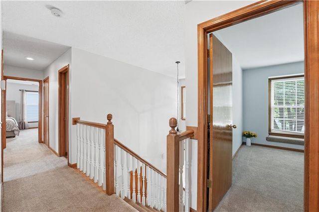 8050 Lakeview Avenue, Lenexa, KS 66219