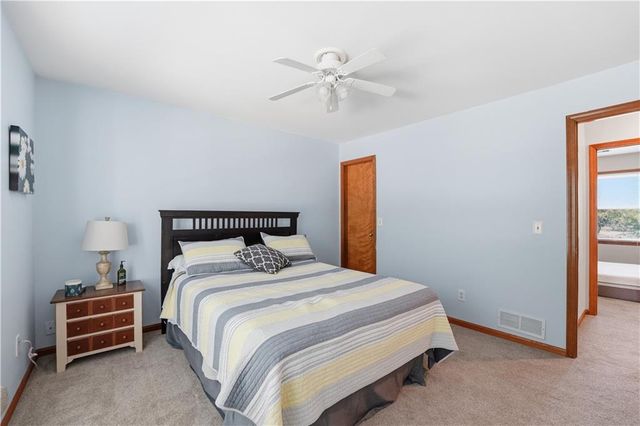 8050 Lakeview Avenue, Lenexa, KS 66219