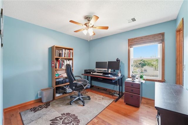 8050 Lakeview Avenue, Lenexa, KS 66219