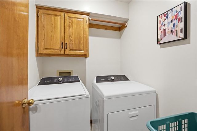 8050 Lakeview Avenue, Lenexa, KS 66219