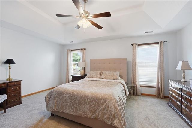 8050 Lakeview Avenue, Lenexa, KS 66219