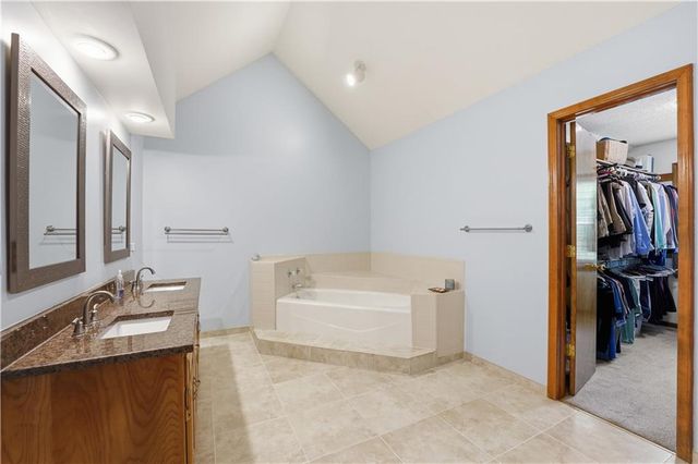 8050 Lakeview Avenue, Lenexa, KS 66219
