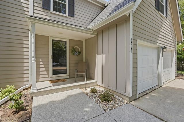 8050 Lakeview Avenue, Lenexa, KS 66219