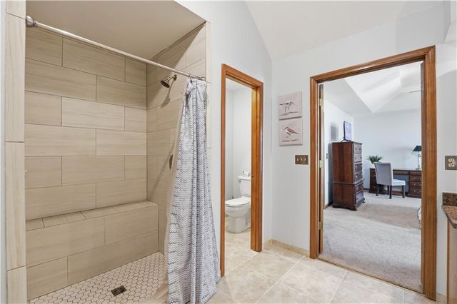 8050 Lakeview Avenue, Lenexa, KS 66219