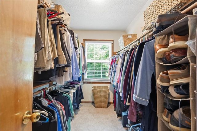 8050 Lakeview Avenue, Lenexa, KS 66219
