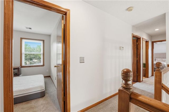 8050 Lakeview Avenue, Lenexa, KS 66219