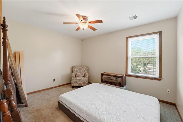 8050 Lakeview Avenue, Lenexa, KS 66219