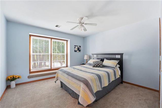 8050 Lakeview Avenue, Lenexa, KS 66219