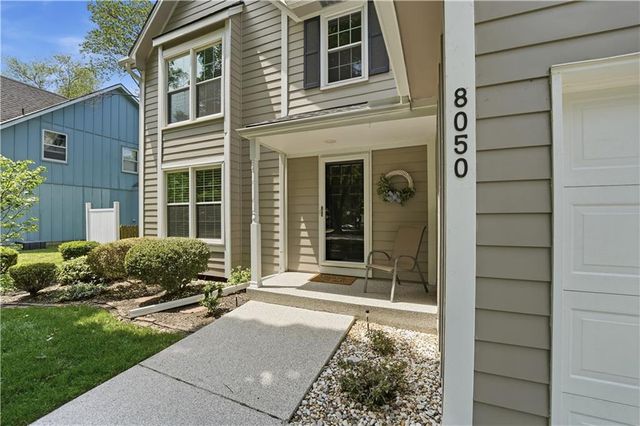 8050 Lakeview Avenue, Lenexa, KS 66219