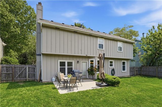 8050 Lakeview Avenue, Lenexa, KS 66219
