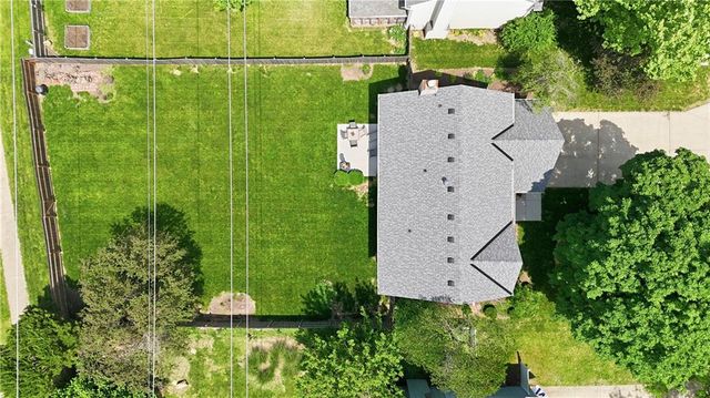 8050 Lakeview Avenue, Lenexa, KS 66219