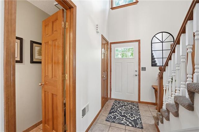 8050 Lakeview Avenue, Lenexa, KS 66219