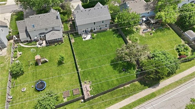8050 Lakeview Avenue, Lenexa, KS 66219