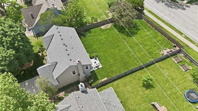 8050 Lakeview Avenue, Lenexa, KS 66219