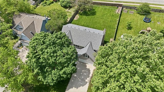 8050 Lakeview Avenue, Lenexa, KS 66219