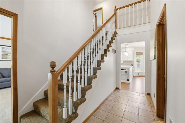 8050 Lakeview Avenue, Lenexa, KS 66219