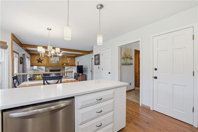 8050 Lakeview Avenue, Lenexa, KS 66219