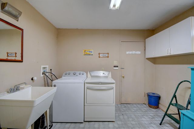 708 Kentucky Street SE, Albuquerque, NM 87108