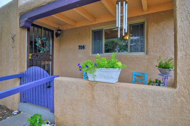 708 Kentucky Street SE, Albuquerque, NM 87108