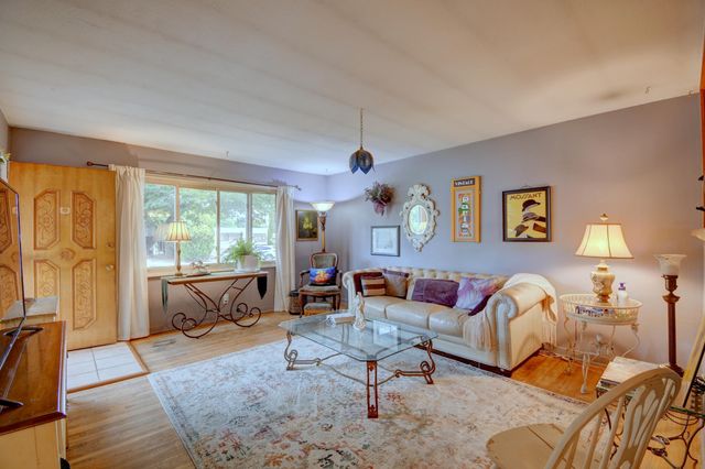 708 Kentucky Street SE, Albuquerque, NM 87108