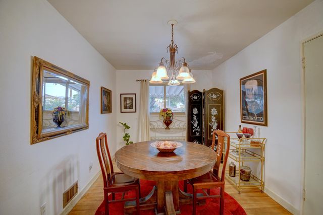 708 Kentucky Street SE, Albuquerque, NM 87108