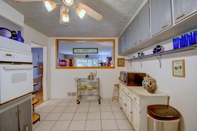 708 Kentucky Street SE, Albuquerque, NM 87108