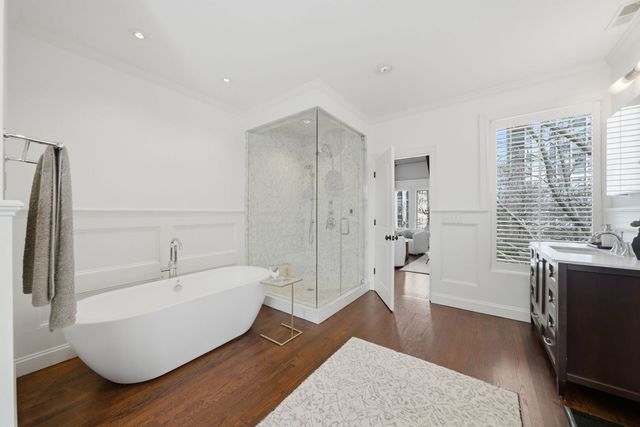 1352 N La Salle Drive, Chicago, IL 60610