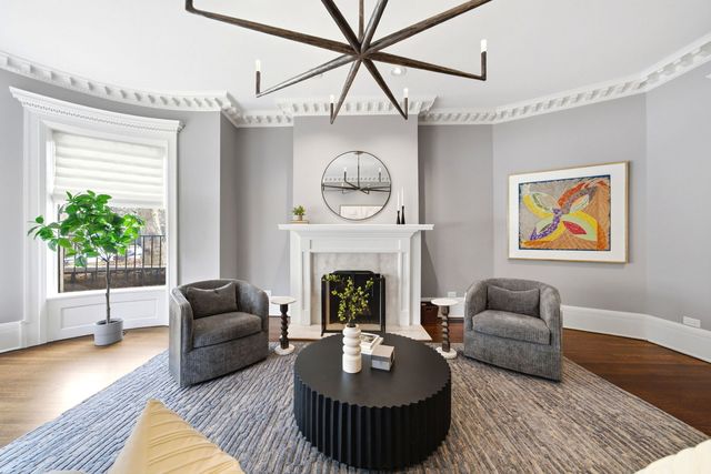 1352 N La Salle Drive, Chicago, IL 60610