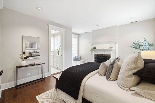 1352 N La Salle Drive, Chicago, IL 60610