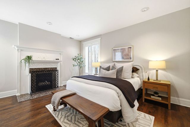 1352 N La Salle Drive, Chicago, IL 60610
