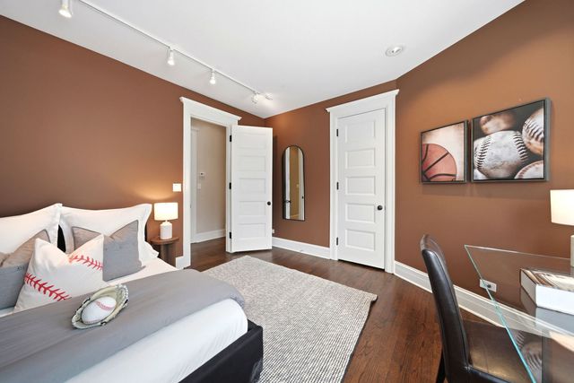 1352 N La Salle Drive, Chicago, IL 60610