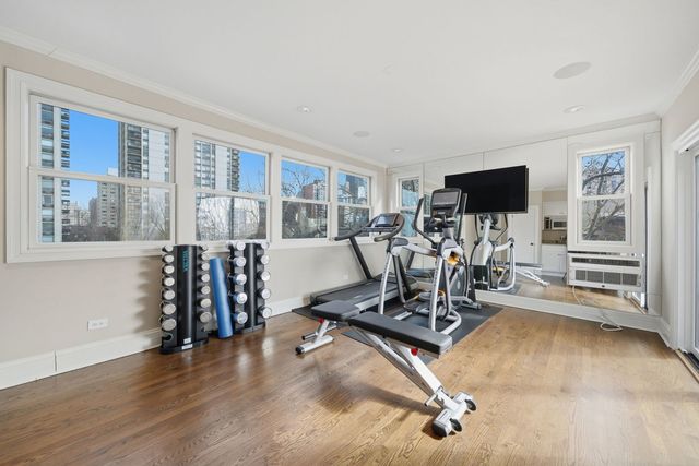 1352 N La Salle Drive, Chicago, IL 60610