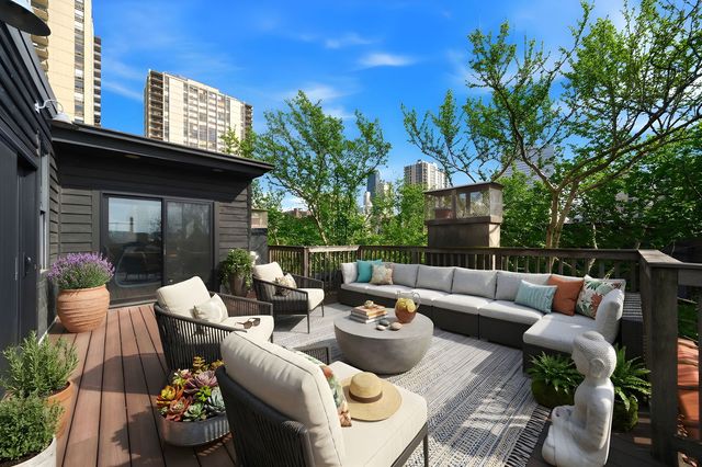 1352 N La Salle Drive, Chicago, IL 60610