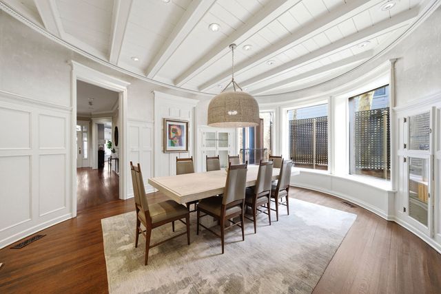 1352 N La Salle Drive, Chicago, IL 60610