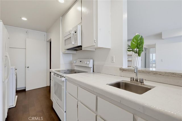8738 Delgany 301, Playa Del Rey, CA 90293