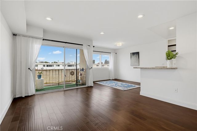 8738 Delgany 301, Playa Del Rey, CA 90293
