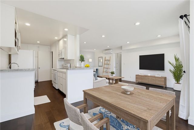 8738 Delgany 301, Playa Del Rey, CA 90293