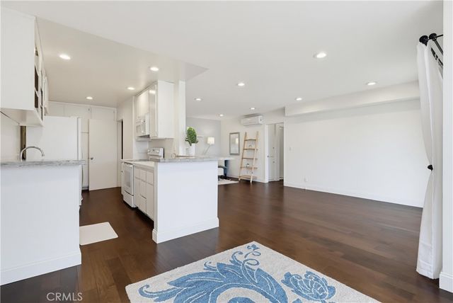 8738 Delgany 301, Playa Del Rey, CA 90293
