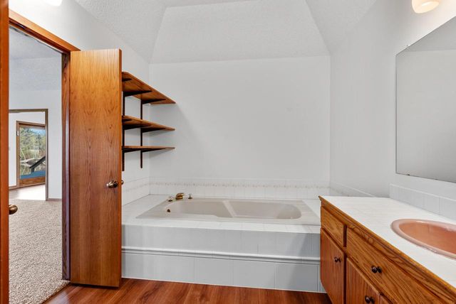 w164n11115 Kings Way, Germantown, WI 53022