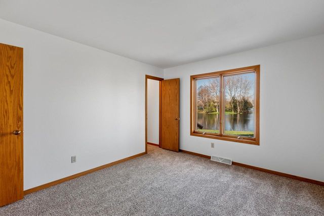 w164n11115 Kings Way, Germantown, WI 53022