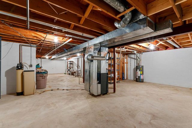 w164n11115 Kings Way, Germantown, WI 53022