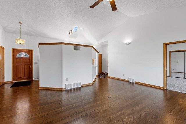 w164n11115 Kings Way, Germantown, WI 53022