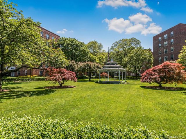 220 Pelham Road 5C, New Rochelle, NY 10805