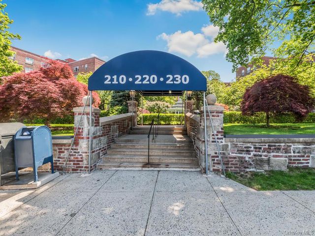 220 Pelham Road 5C, New Rochelle, NY 10805