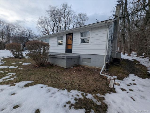 2 Quannacut Road, Pine Bush, NY 12566