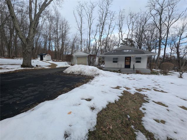 2 Quannacut Road, Pine Bush, NY 12566