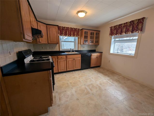 2 Quannacut Road, Pine Bush, NY 12566