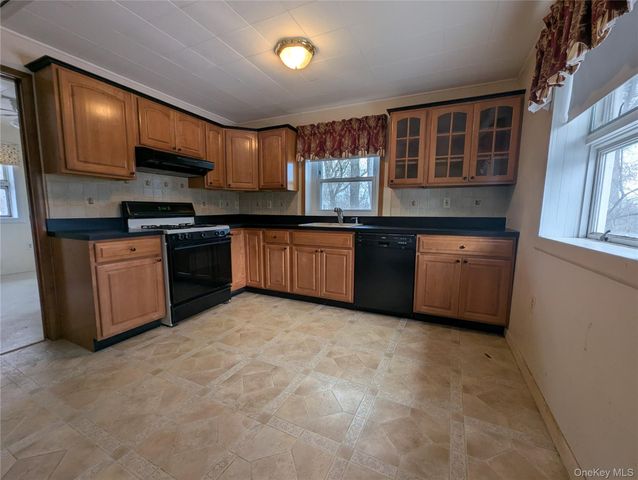 2 Quannacut Road, Pine Bush, NY 12566